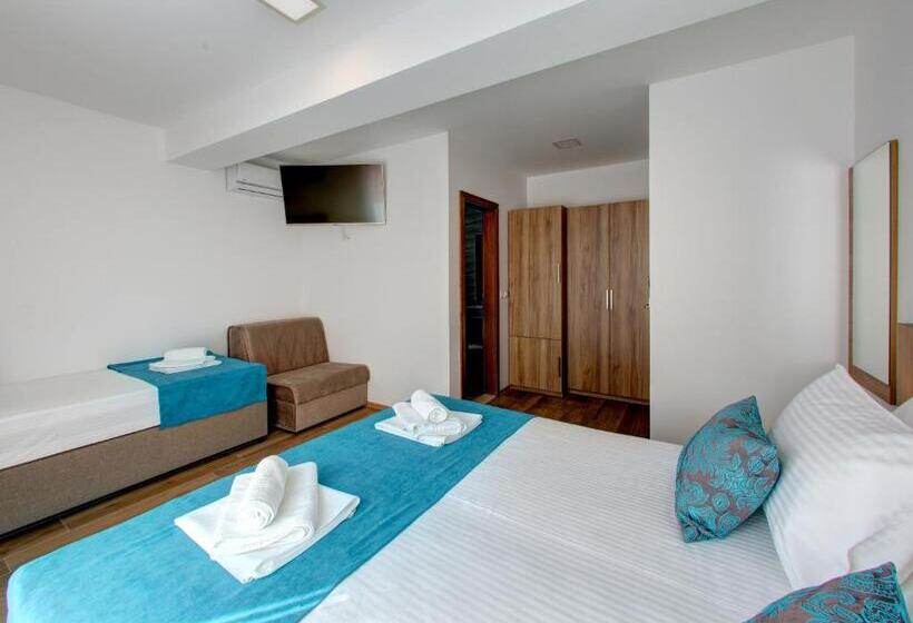 پانسیون Villa Floris