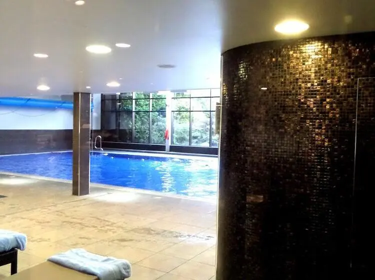 Macdonald Forest Hills Resort