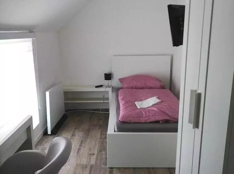 Retkeilymaja Monteurzimmer Stuhr