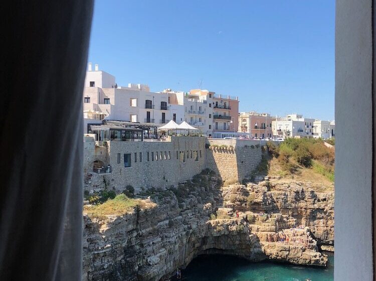 تختخواب و صبحانه Aquamarea