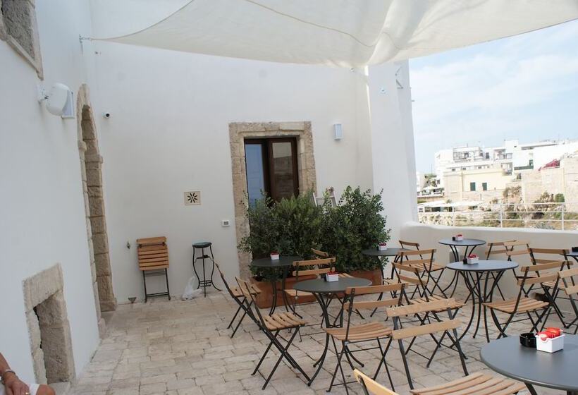 تختخواب و صبحانه Aquamarea