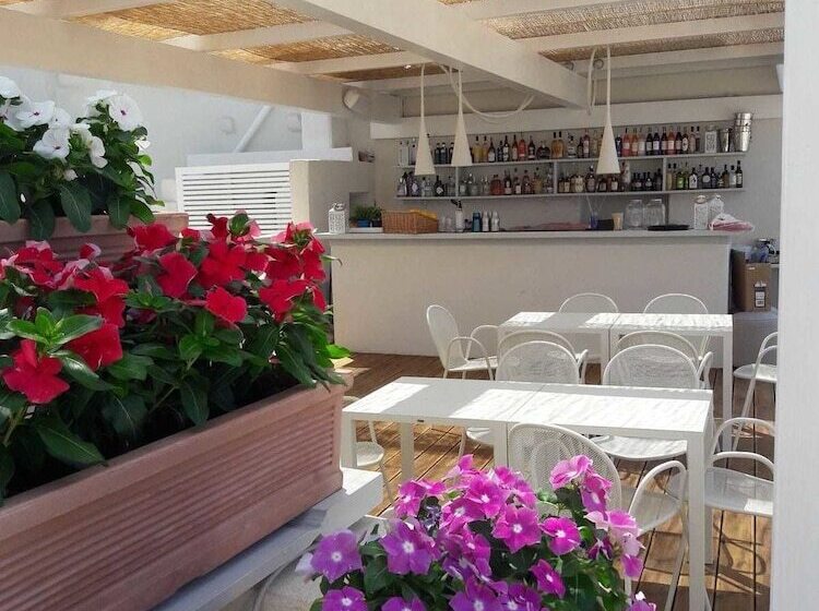 تختخواب و صبحانه Aquamarea