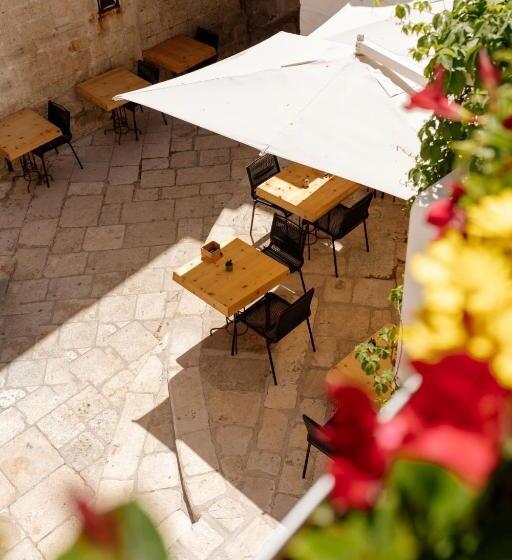 تختخواب و صبحانه Aquamarea