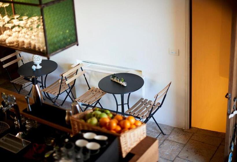 تختخواب و صبحانه Aquamarea