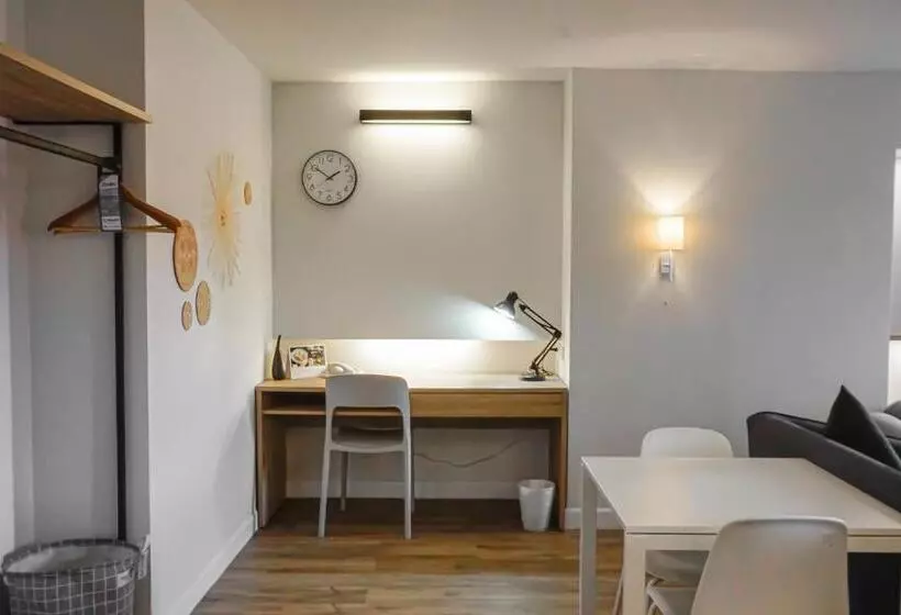 Hotel Carnation Residence