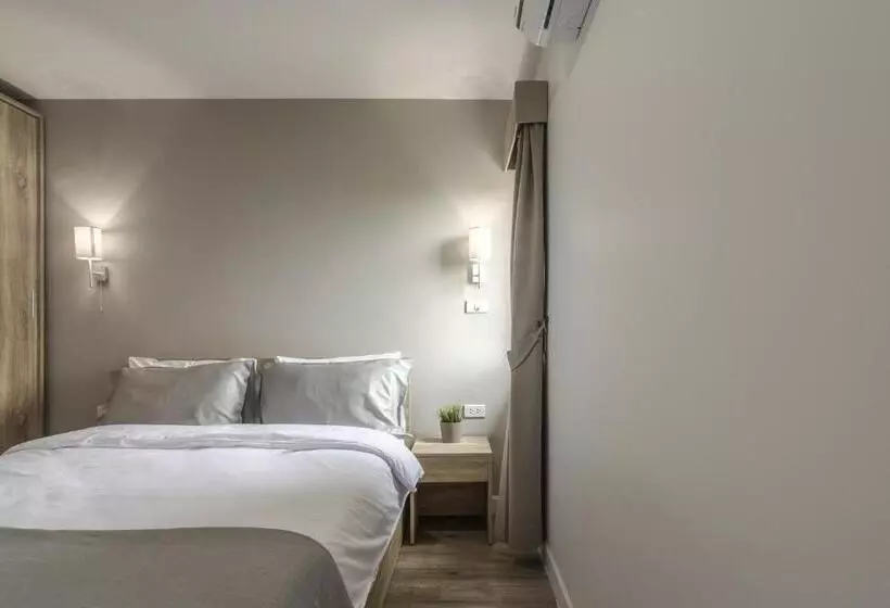 Hotel Carnation Residence