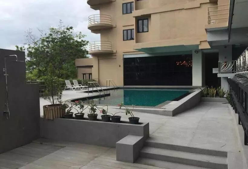 Hotel Carnation Residence