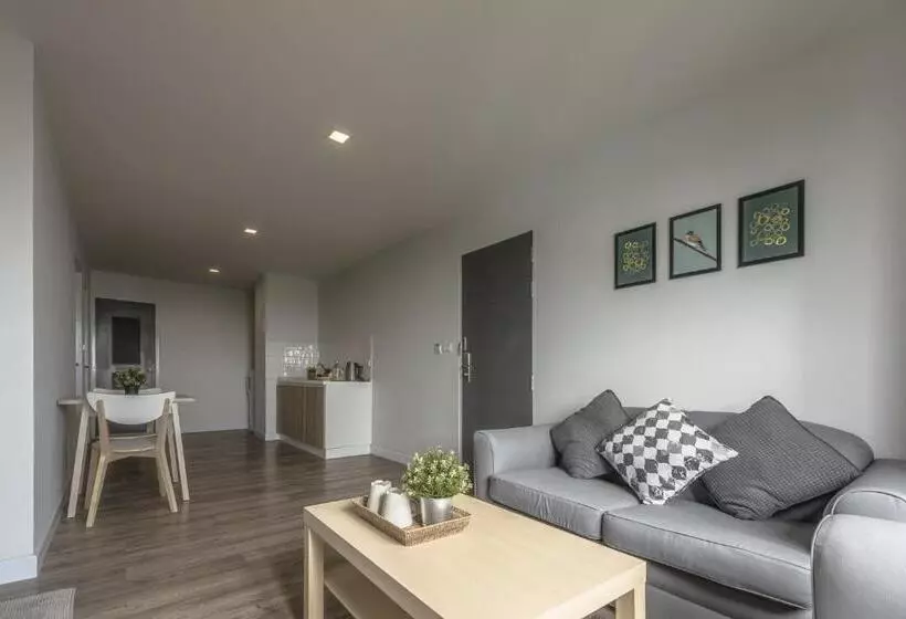 Hotel Carnation Residence