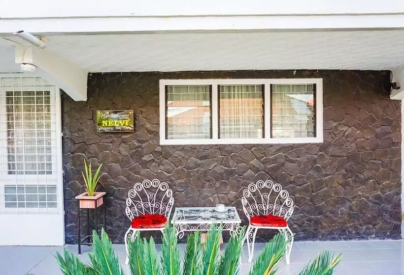 ホテル Oyo 433 Nelvi Residence Syariah