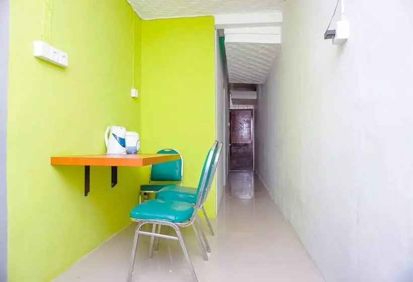 ホテル Oyo 433 Nelvi Residence Syariah
