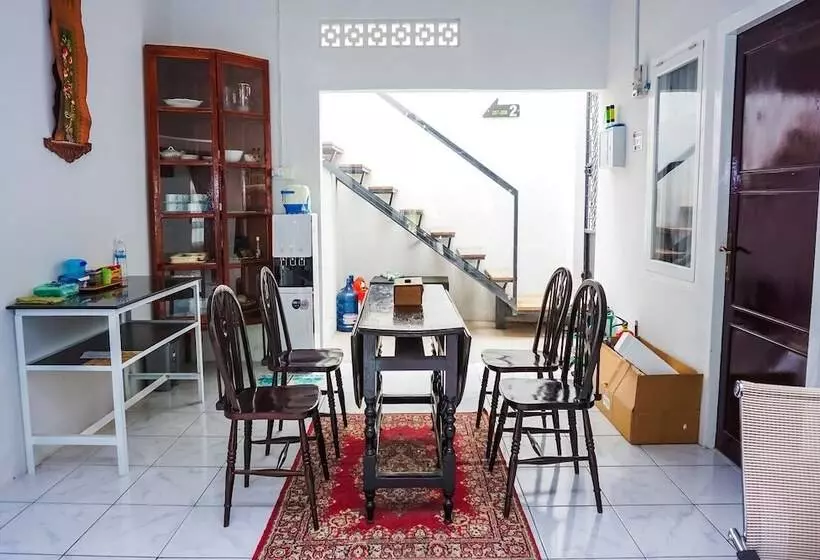 ホテル Oyo 433 Nelvi Residence Syariah