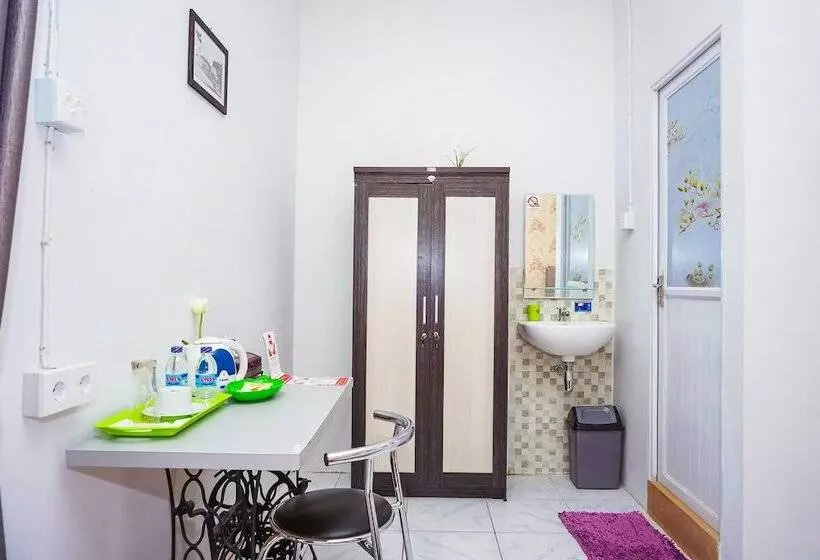 ホテル Oyo 433 Nelvi Residence Syariah