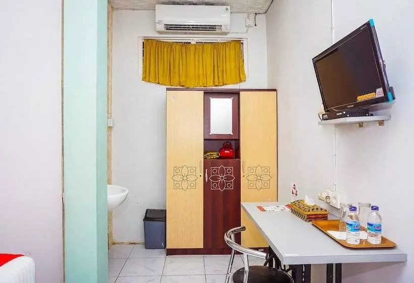 ホテル Oyo 433 Nelvi Residence Syariah