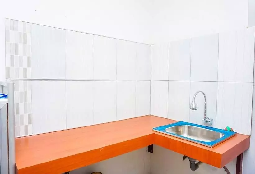 ホテル Oyo 433 Nelvi Residence Syariah