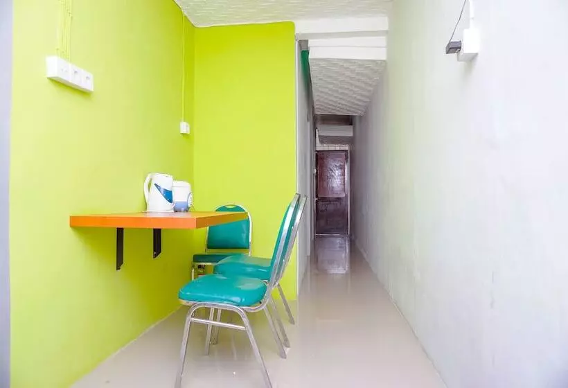 ホテル Oyo 433 Nelvi Residence Syariah