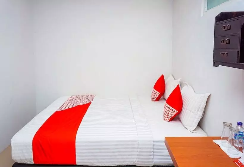 ホテル Oyo 433 Nelvi Residence Syariah