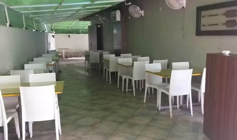 Hotel Treebo Five Elements, Lonavala
