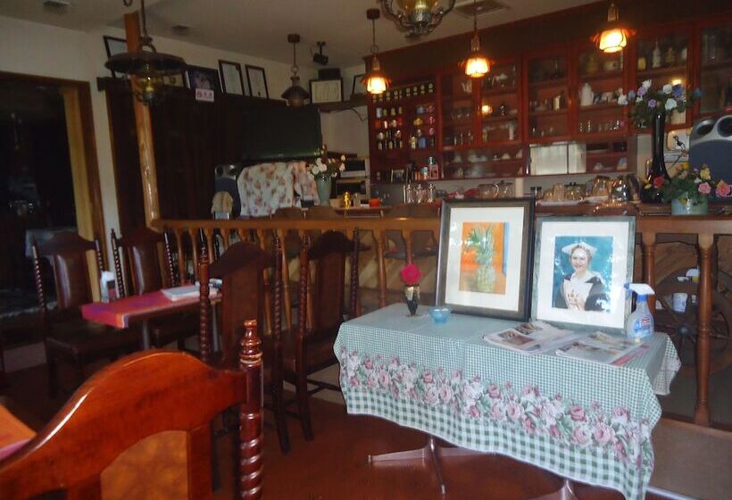 Рёкан Cafe Cerisier栖里時絵