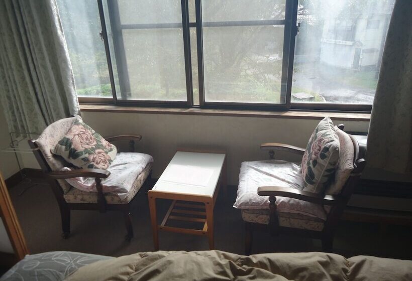 Рёкан Cafe Cerisier栖里時絵