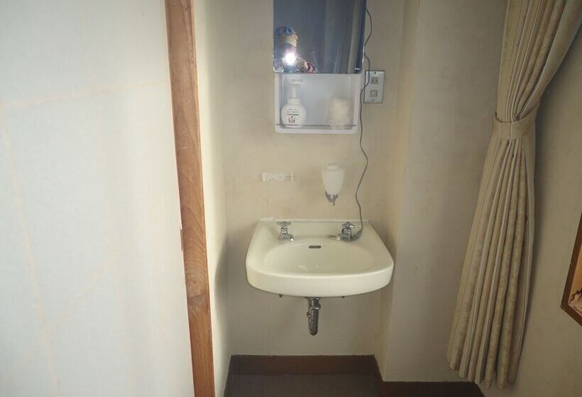 Рёкан Cafe Cerisier栖里時絵