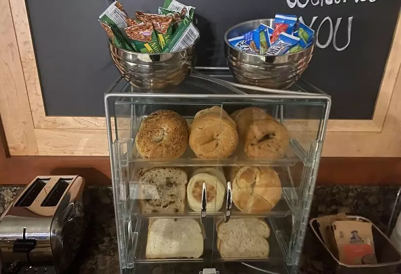 ホテル Americinn By Wyndham Windom