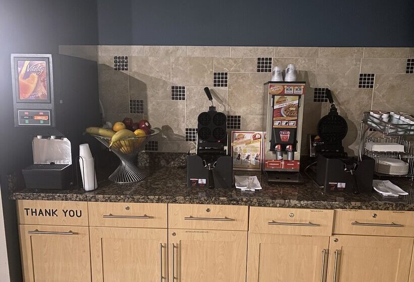 Отель Americinn By Wyndham Windom