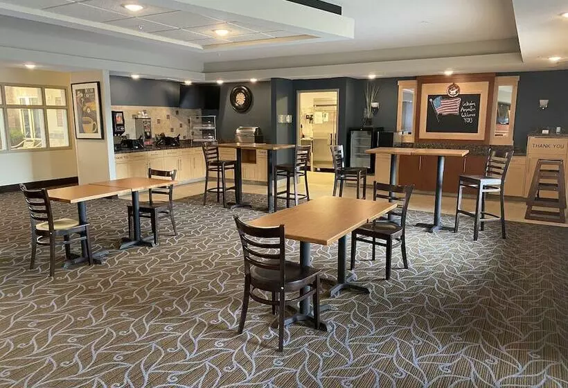 ホテル Americinn By Wyndham Windom