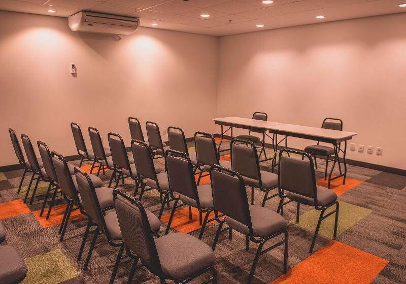 酒店 Ibis Carlos Barbosa