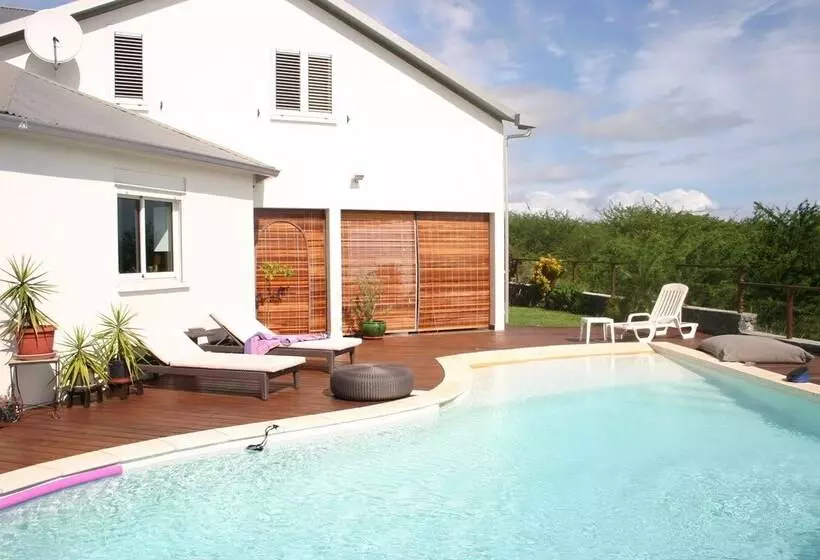 پانسیون Araucaria