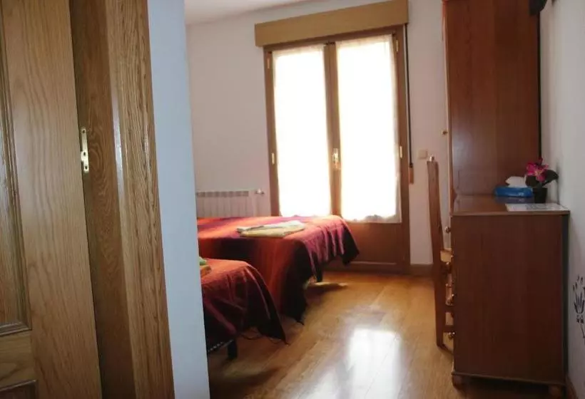 پانسیون Hostal La Plaza