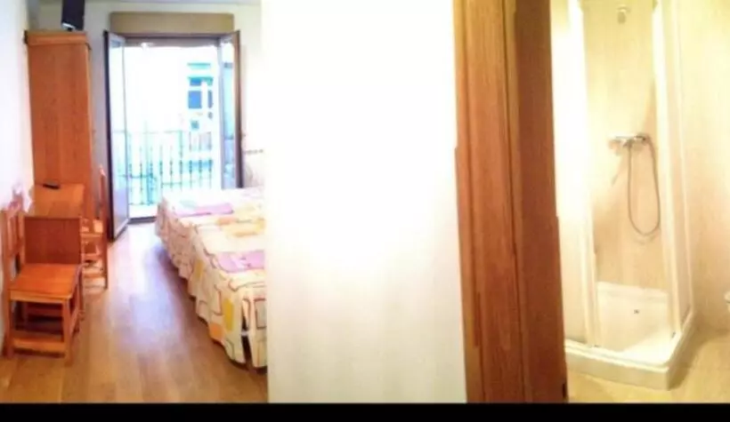 پانسیون Hostal La Plaza