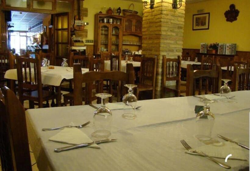 بنسيون Hostal La Plaza