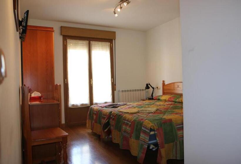 بنسيون Hostal La Plaza