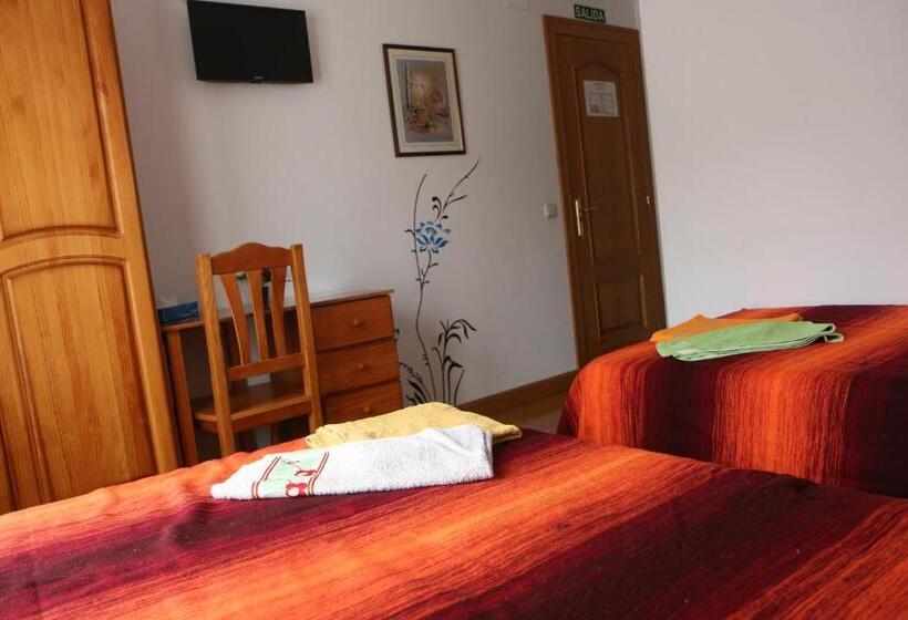 بنسيون Hostal La Plaza