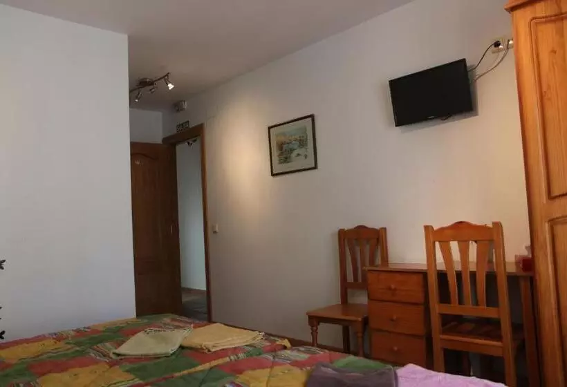 پانسیون Hostal La Plaza