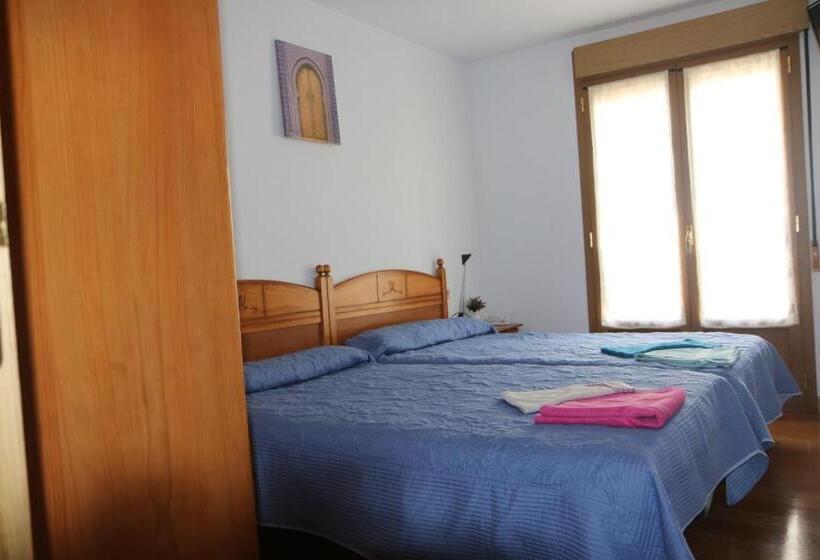 بنسيون Hostal La Plaza