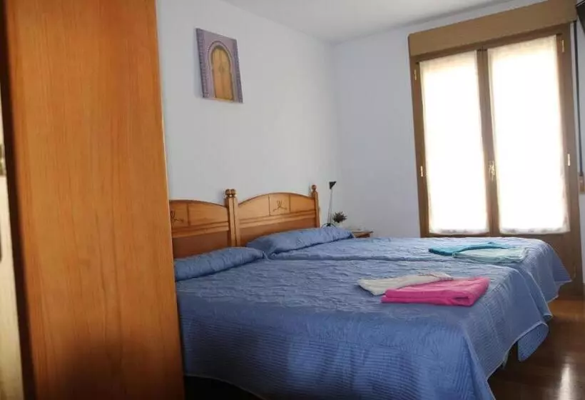 پانسیون Hostal La Plaza