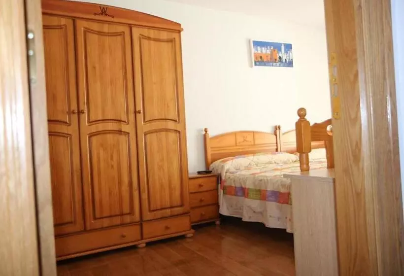 پانسیون Hostal La Plaza