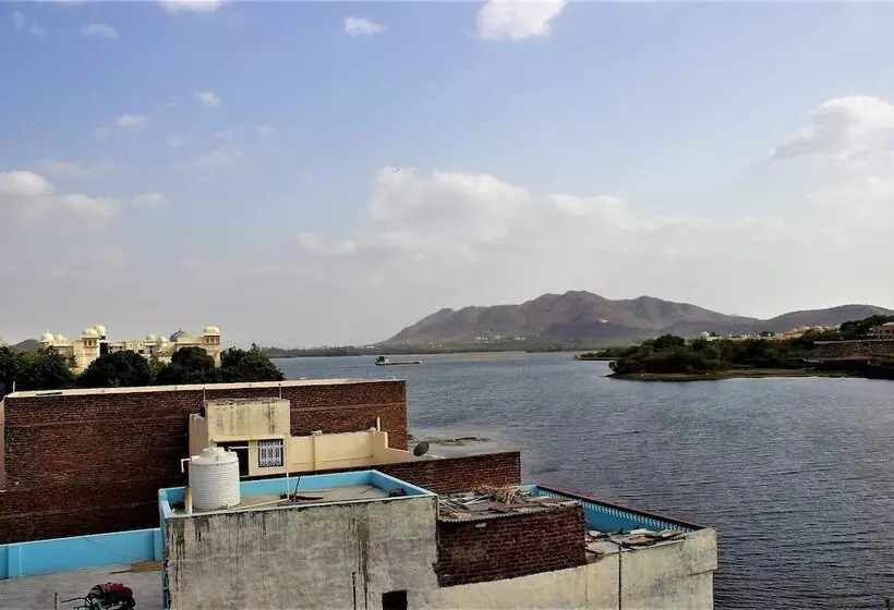 ペンション Rising Shemesh Home Stay