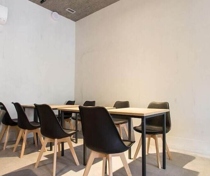 پانسیون The Gate