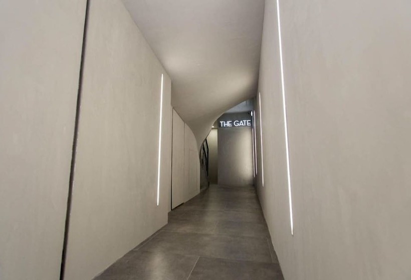 پانسیون The Gate