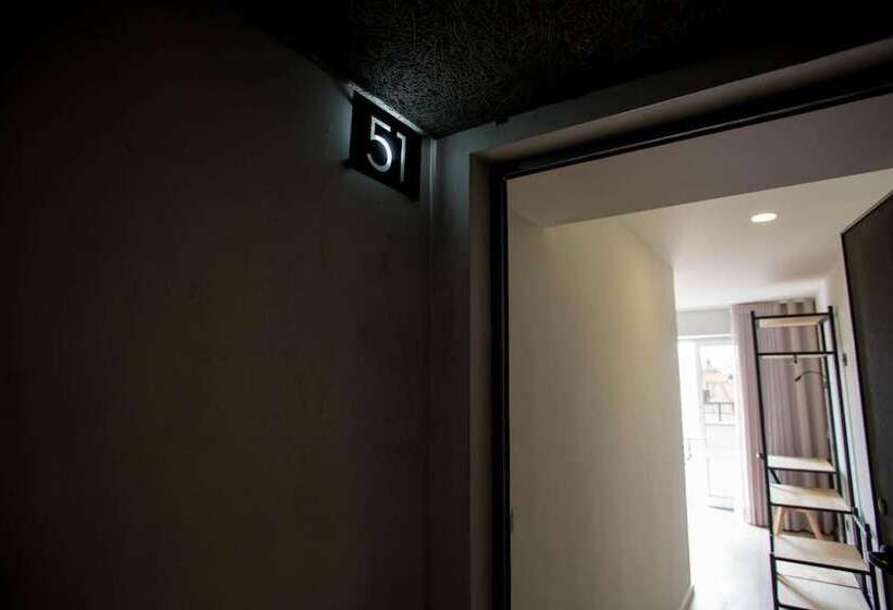 پانسیون The Gate