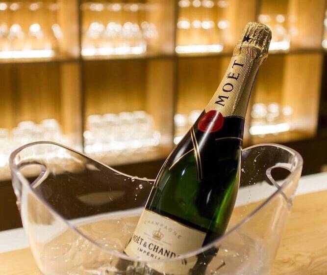 پانسیون The Gate