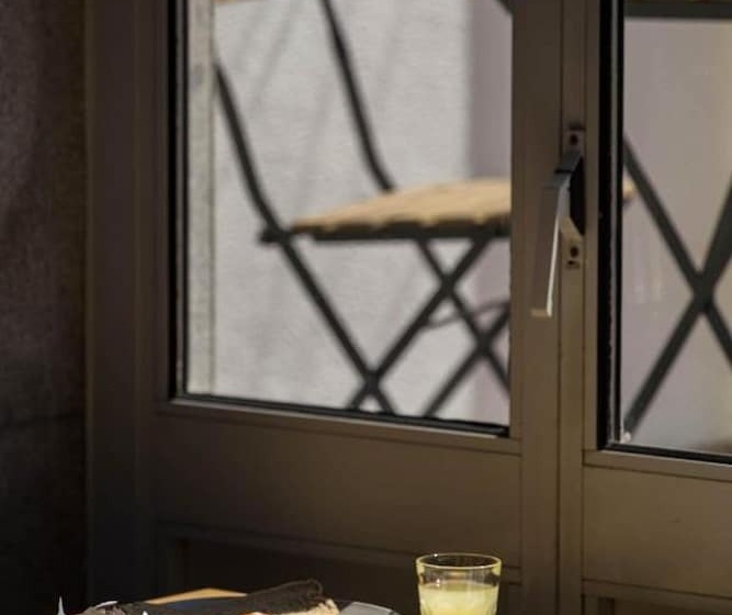 پانسیون The Gate