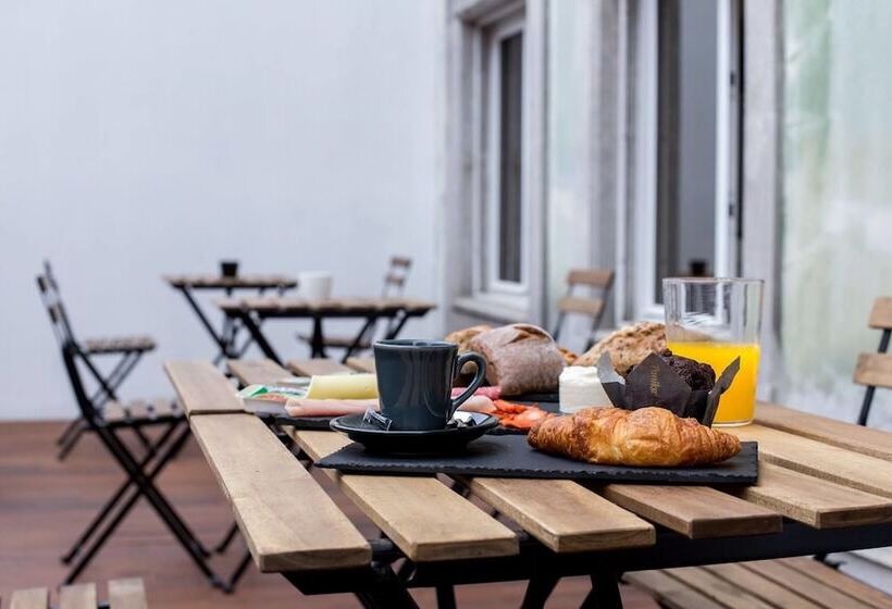 پانسیون The Gate