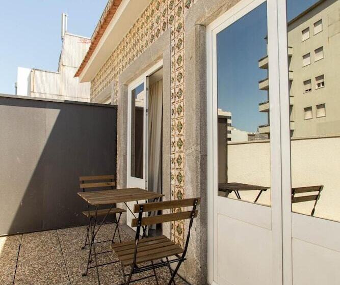 پانسیون The Gate