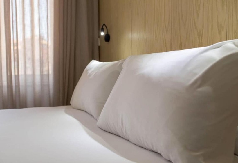 پانسیون The Gate