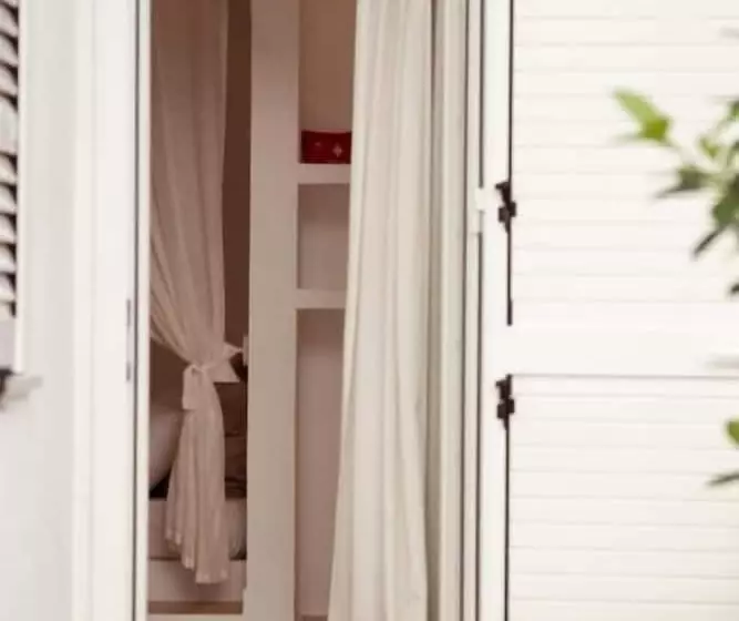 تختخواب و صبحانه Break For Two