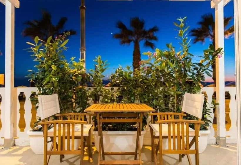 تختخواب و صبحانه Break For Two