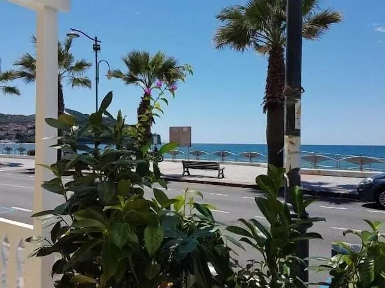 تختخواب و صبحانه Break For Two